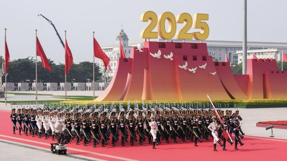 80-gun salute commemorates 80th anniversary of victory