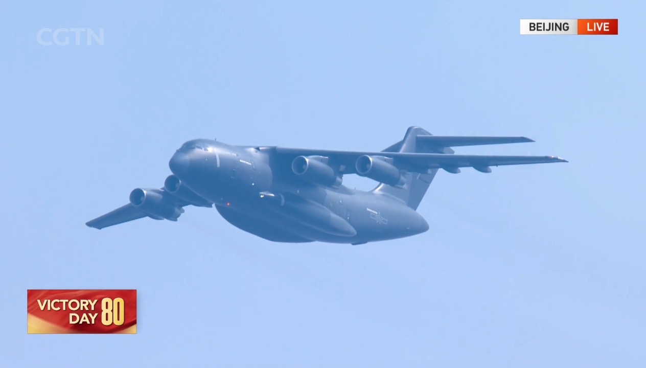 Air echelons fly over Chang'an Avenue during V-Day parade