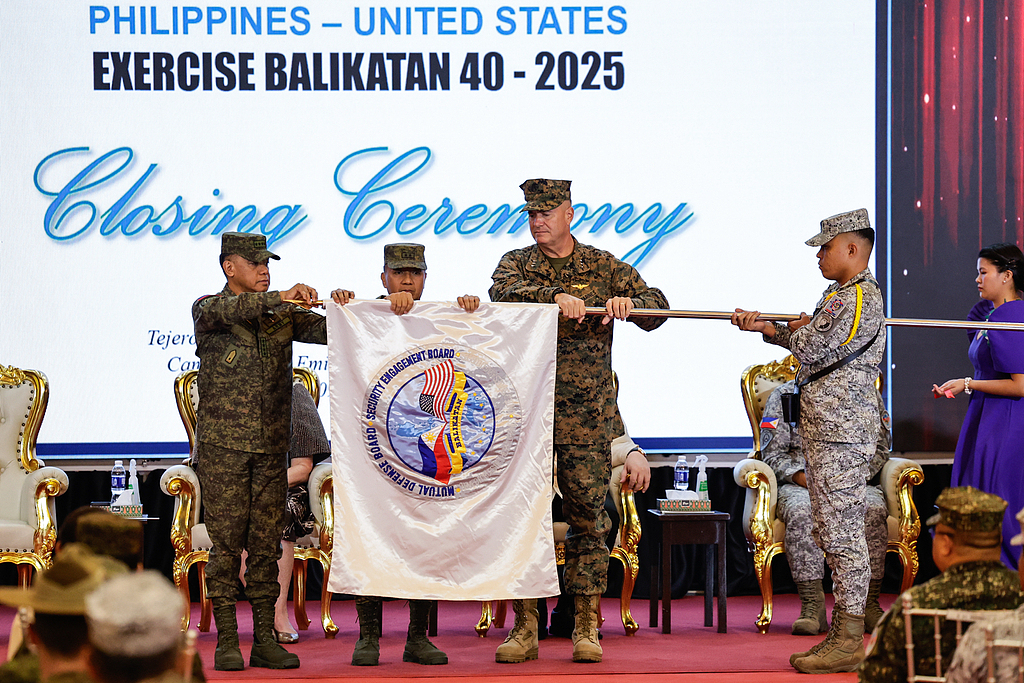 Chief of Staff of the Armed Forces of the Philippines General Romeo Brawner Jr., Philippine Army Major General Francisco Lorenzo Jr., and United States Marine Corps Lieutenant General Michael Cederholm furl the official flag of the Philippines-U.S. Exercise Balikatan 40-2025 during closing ceremonies at Camp Aguinaldo in Quezon City, Metro Manila, Philippines, May 9, 2025. /CFP