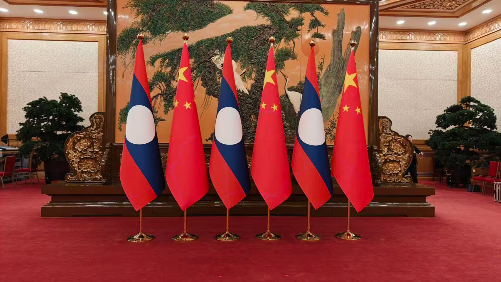 Xi Jinping meets Lao president