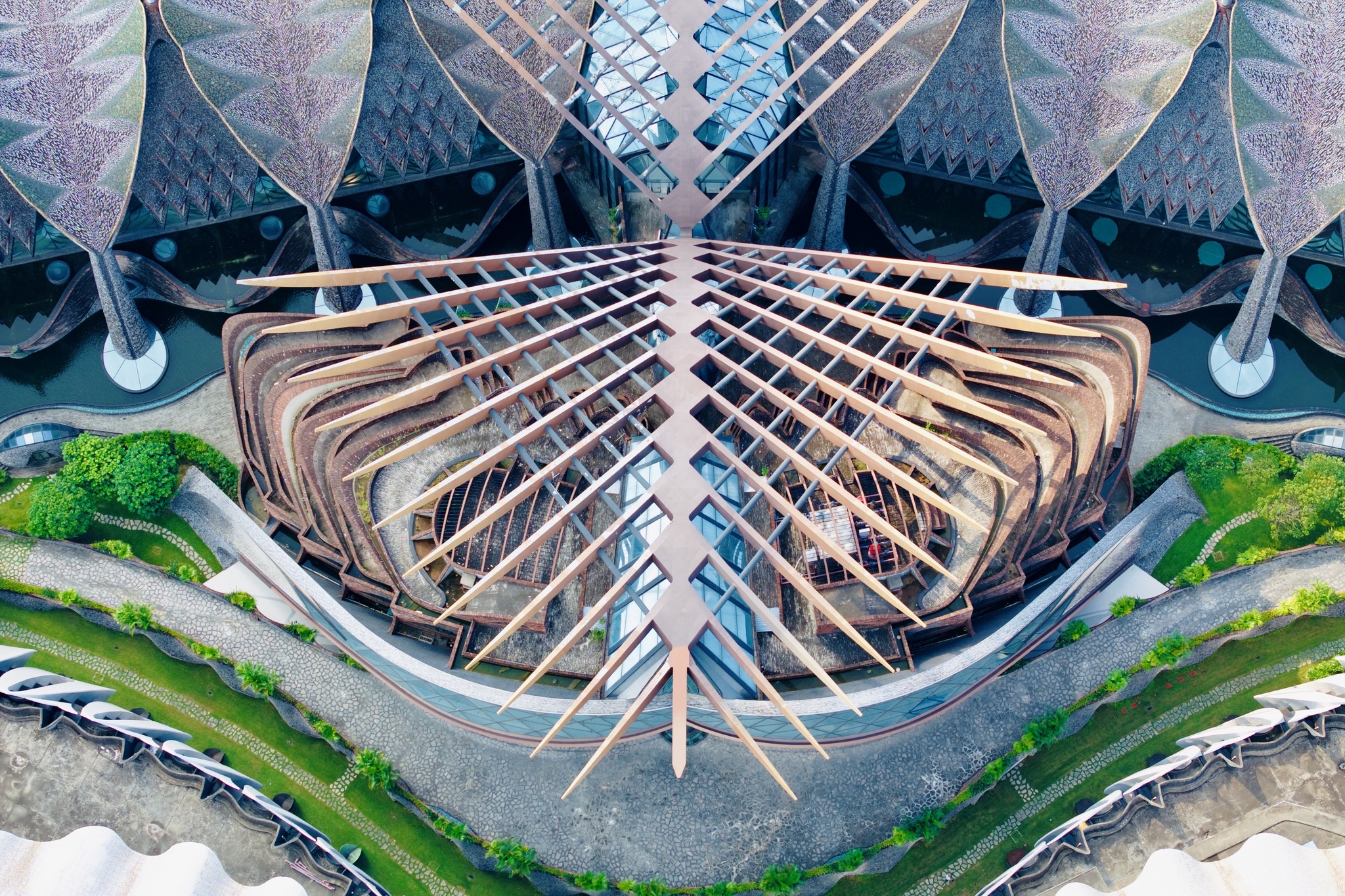 Marisfrolg Pavilion, the headquarters of the Shenzhen-based fashion brand Marisfrolg, is seen from a bird's eye view in Shenzhen, Guangdong on September 1, 2025. /VCG