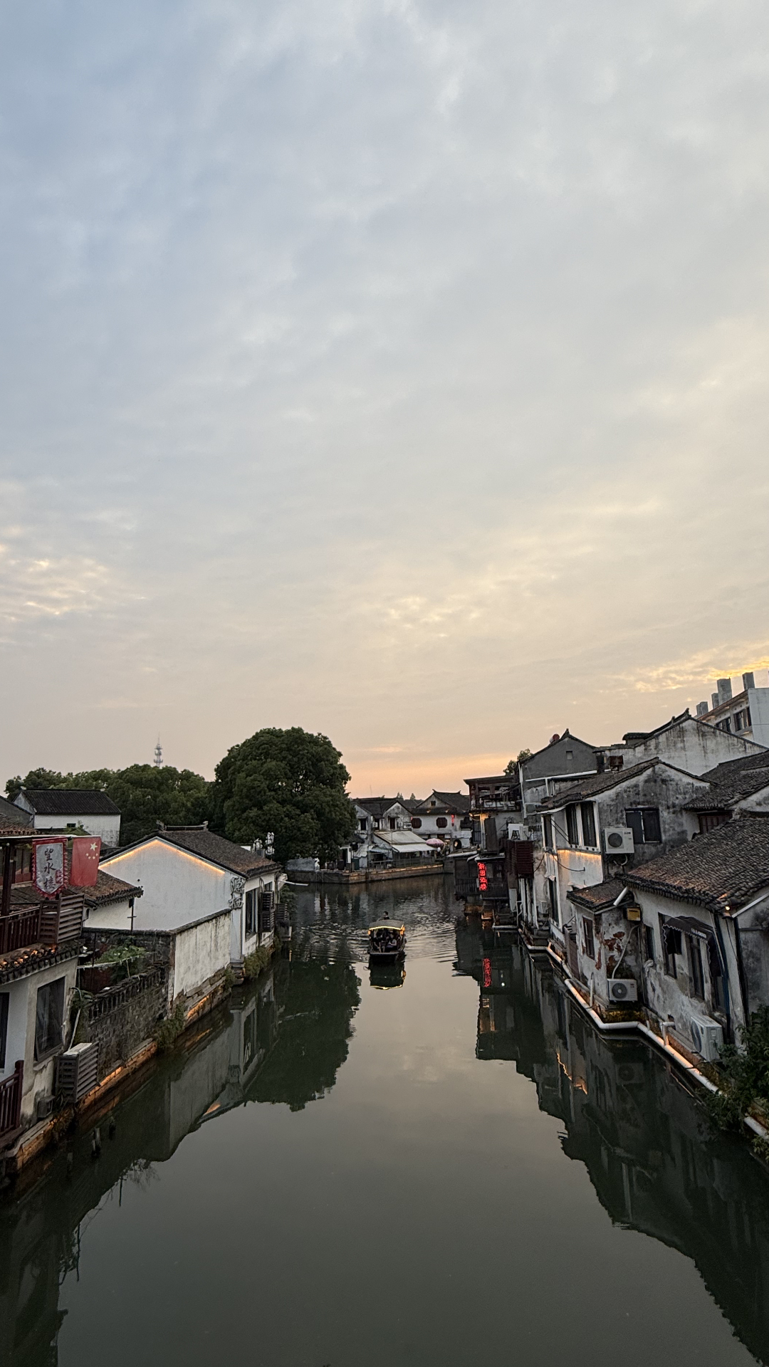 Tongli after dusk: The philosophy of stillness