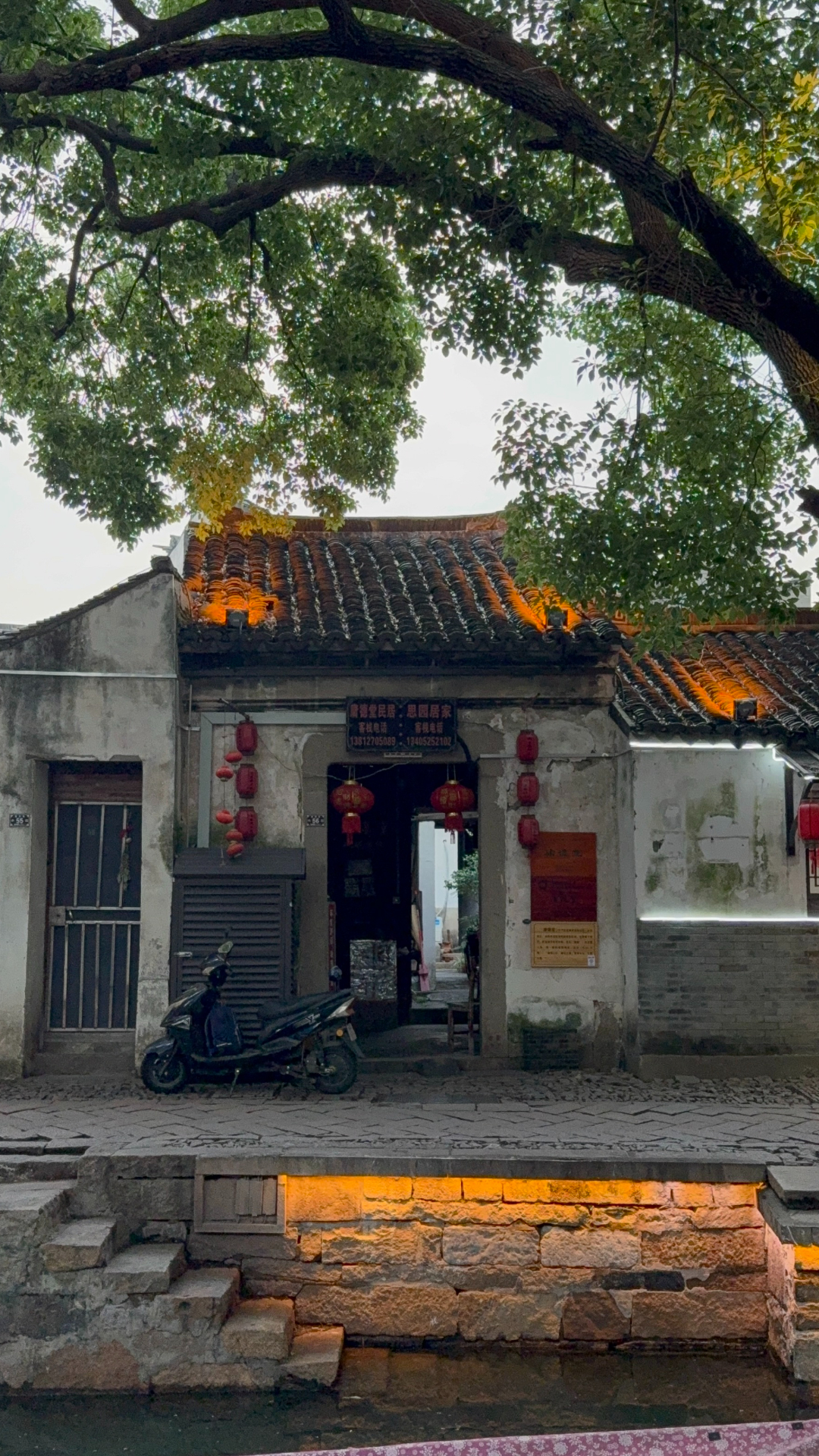 Tongli after dusk: The philosophy of stillness