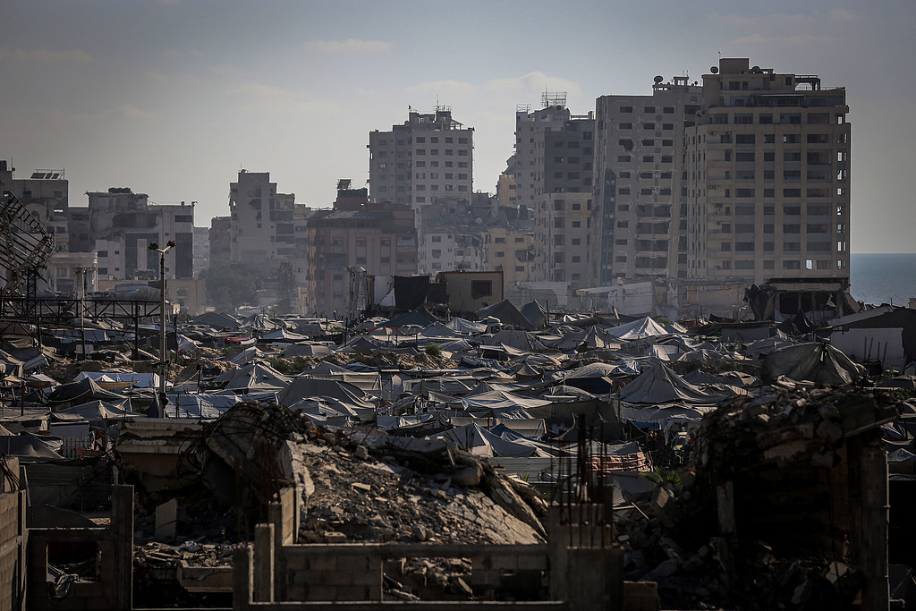 A view of makeshift tents set up among collapsed buildings as Palestinians struggle with difficult living conditions in Gaza City, September 6, 2025. /VCG