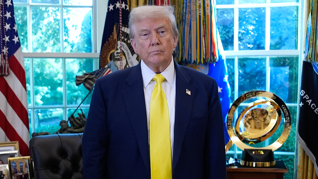 Trump's new tariff policy sparks 81% plunge in global parcels to U.S.