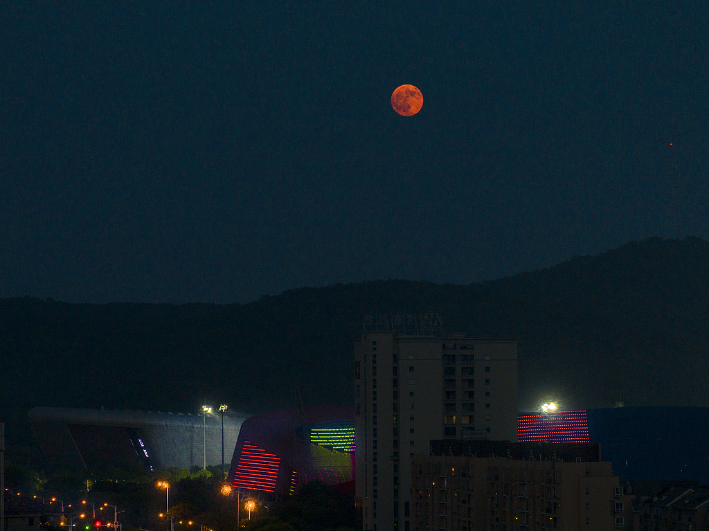 The blood moon in the sky during a total lunar eclipse, Zhenjiang City, east China's Jiangsu Province, September 7, 2025. /VCG