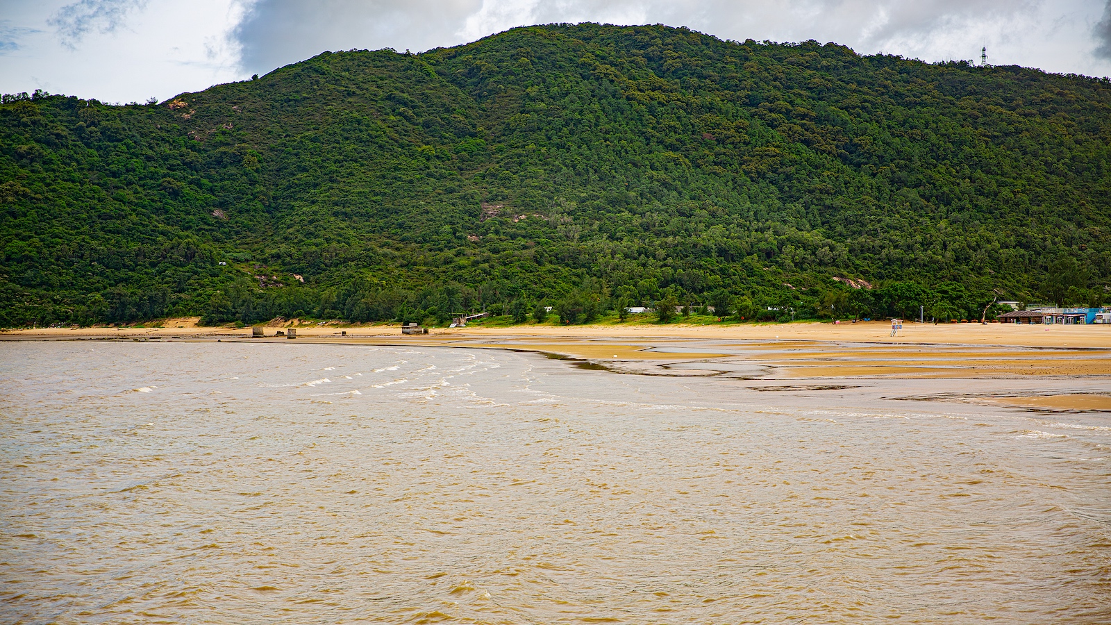 Typhoon Tapah nears S China, forcing school closures, transport halts