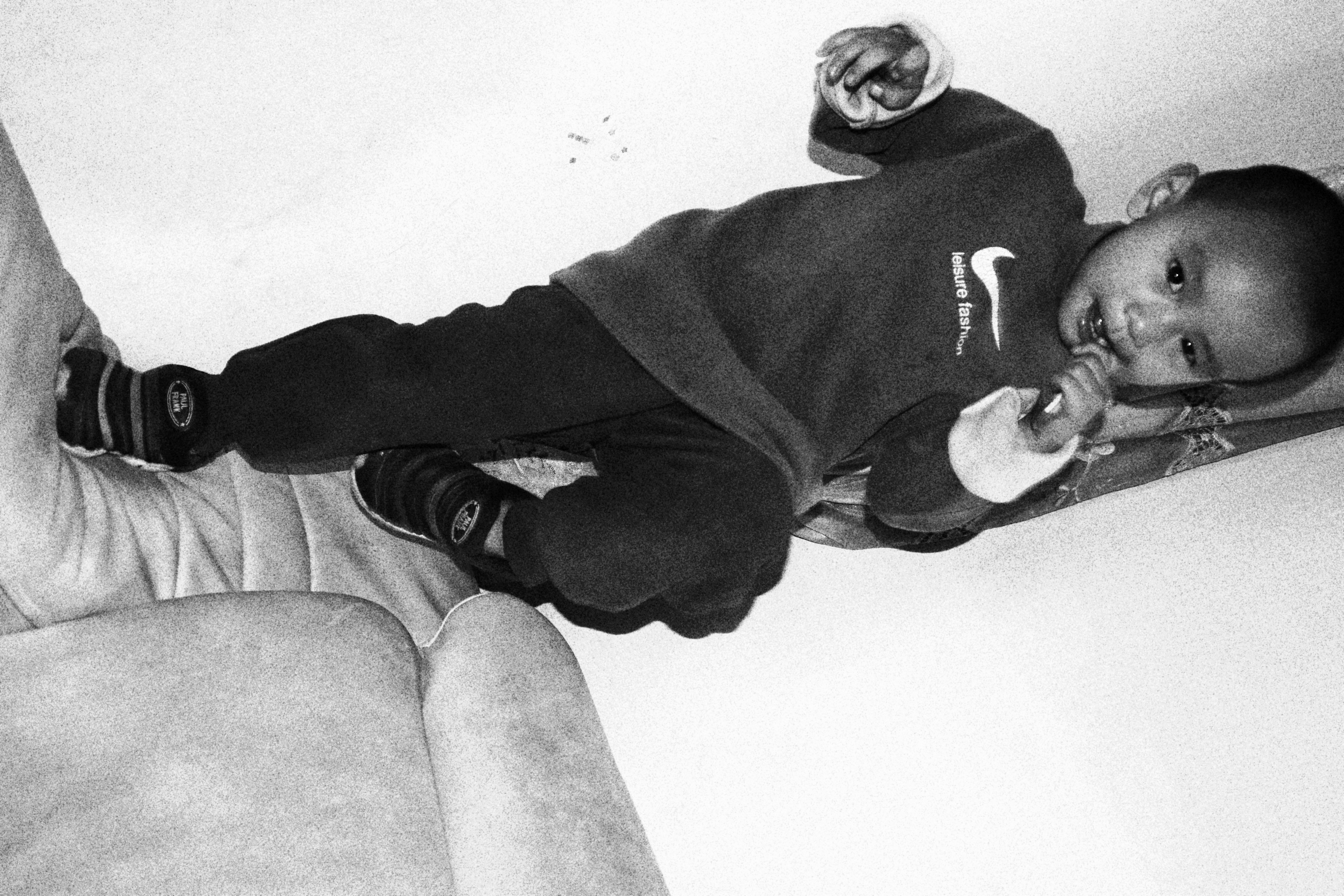 Yaoyao's Pure Joy: In the frame, a child holds candy and smiles, pure joy radiating a healing warmth.
This scene aligns with the UN Sustainable Development Goals of 