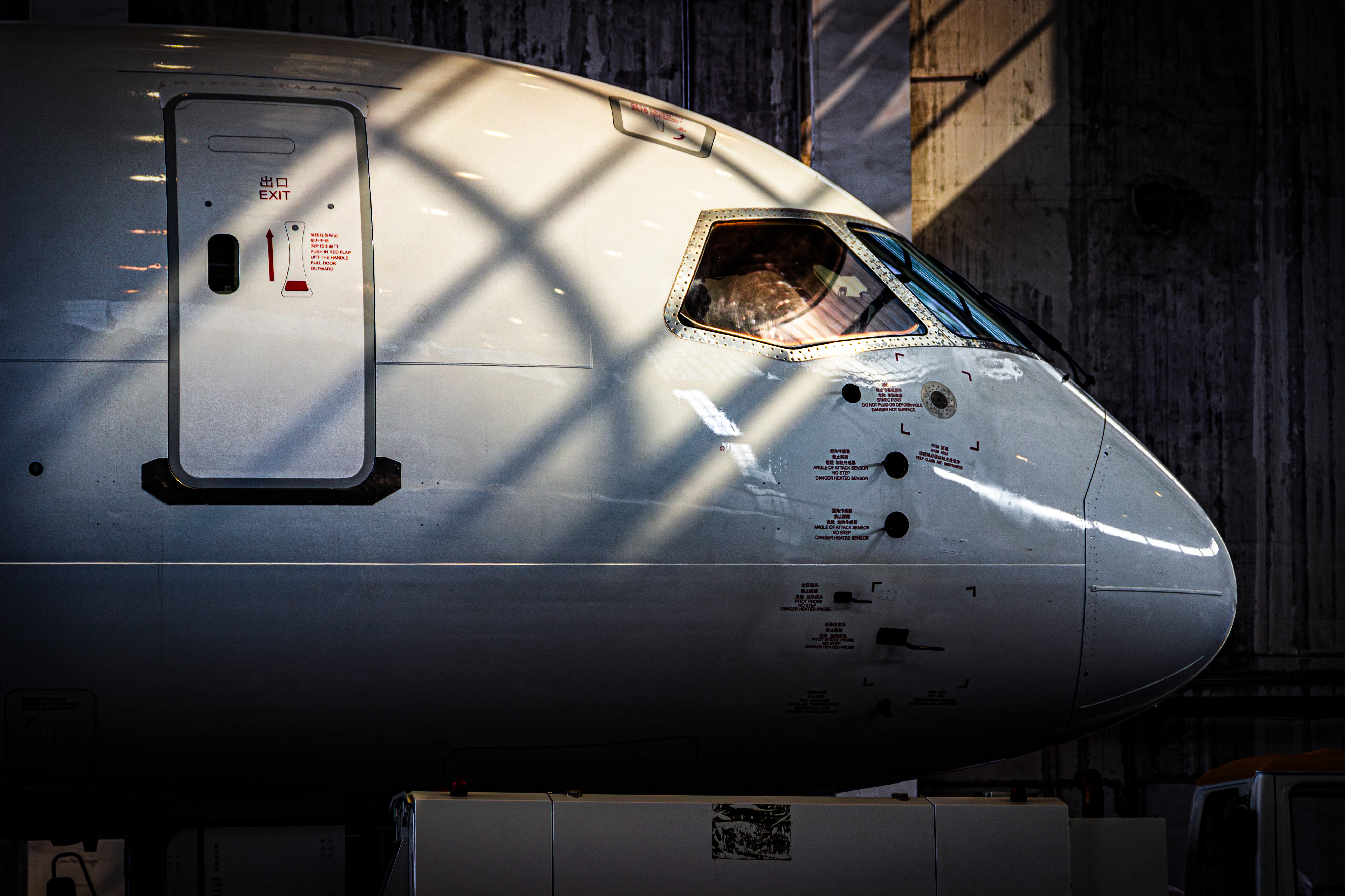 The C919 – A Pillar of National Pride: In the twilight, the C919 stands serenely, its fuselage bathed in the golden glow of the setting sun. Through the 