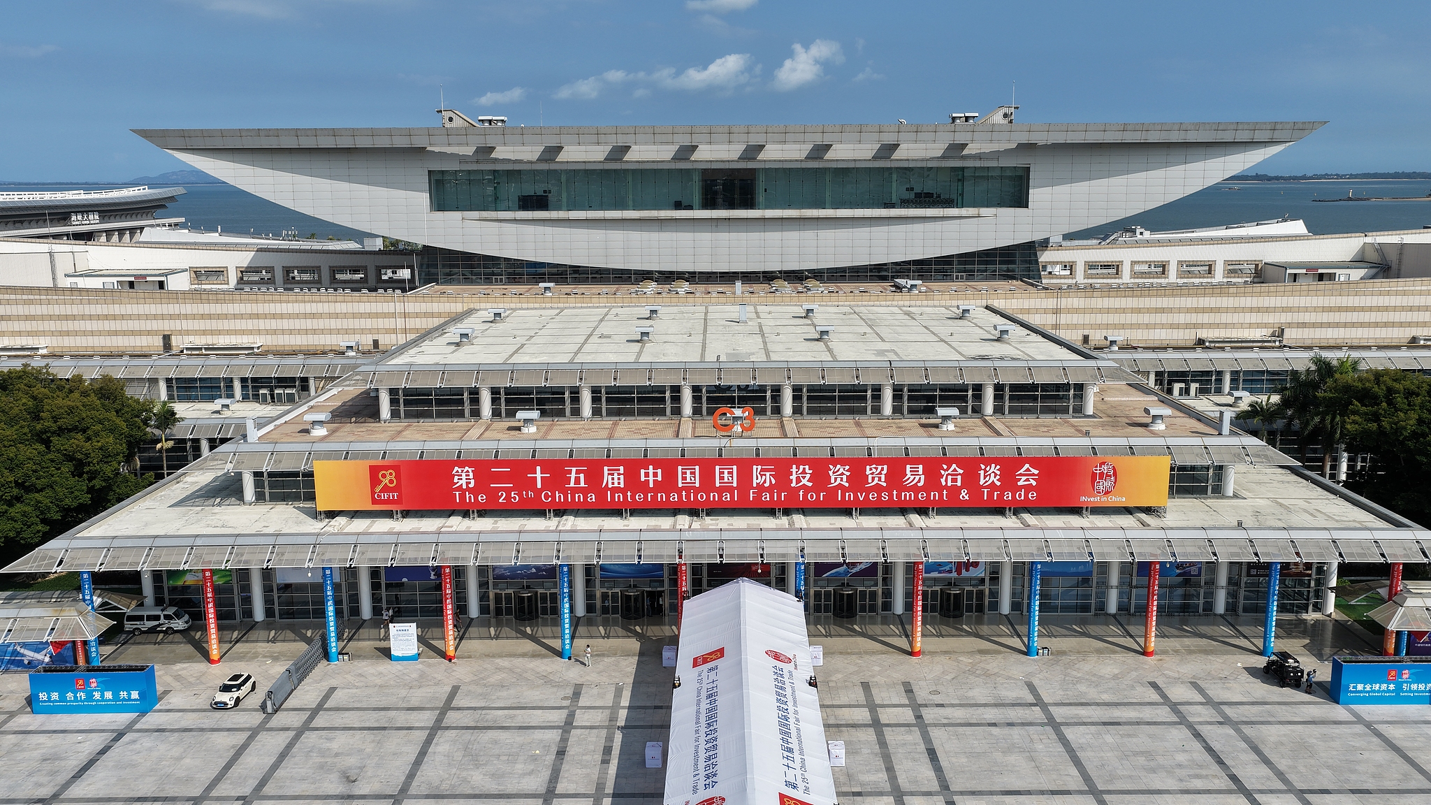 Xiamen International Conference and Exhibition Center, the venue for the 25th China International Fair for Investment and Trade. /VCG