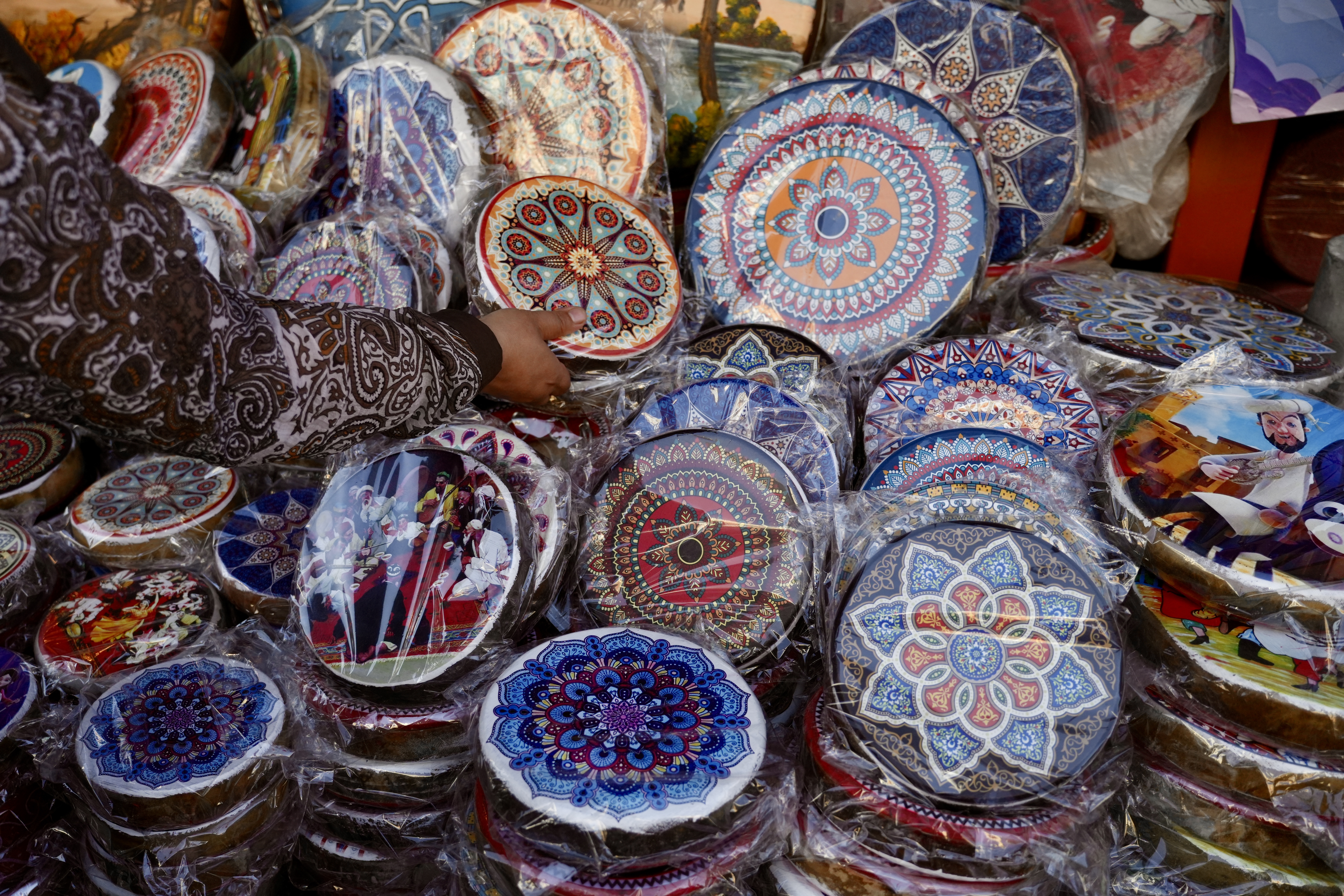 Xinjiang color palette: Exploring vibrant markets of Urumqi