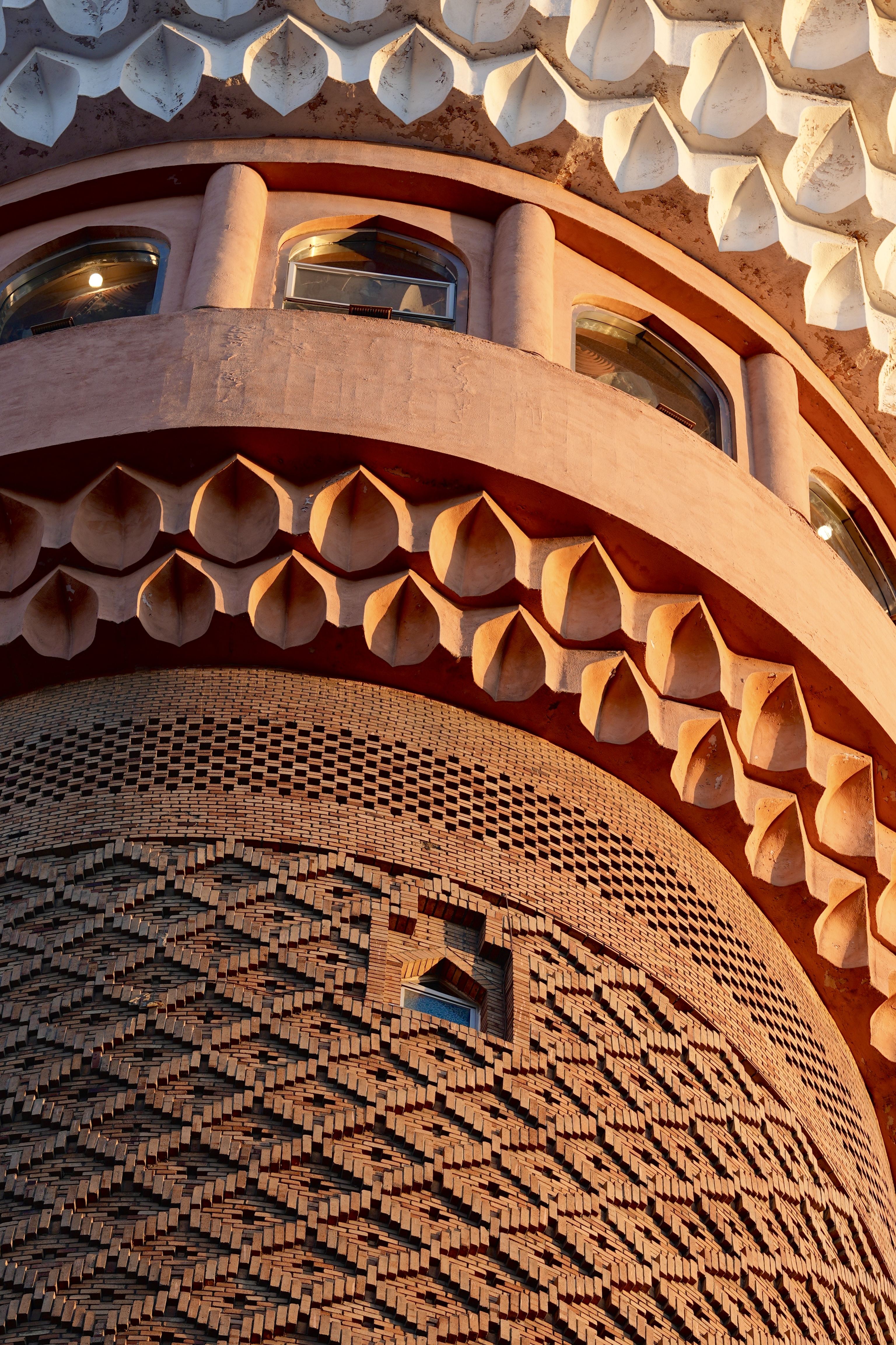 Xinjiang color palette: Exploring vibrant markets of Urumqi