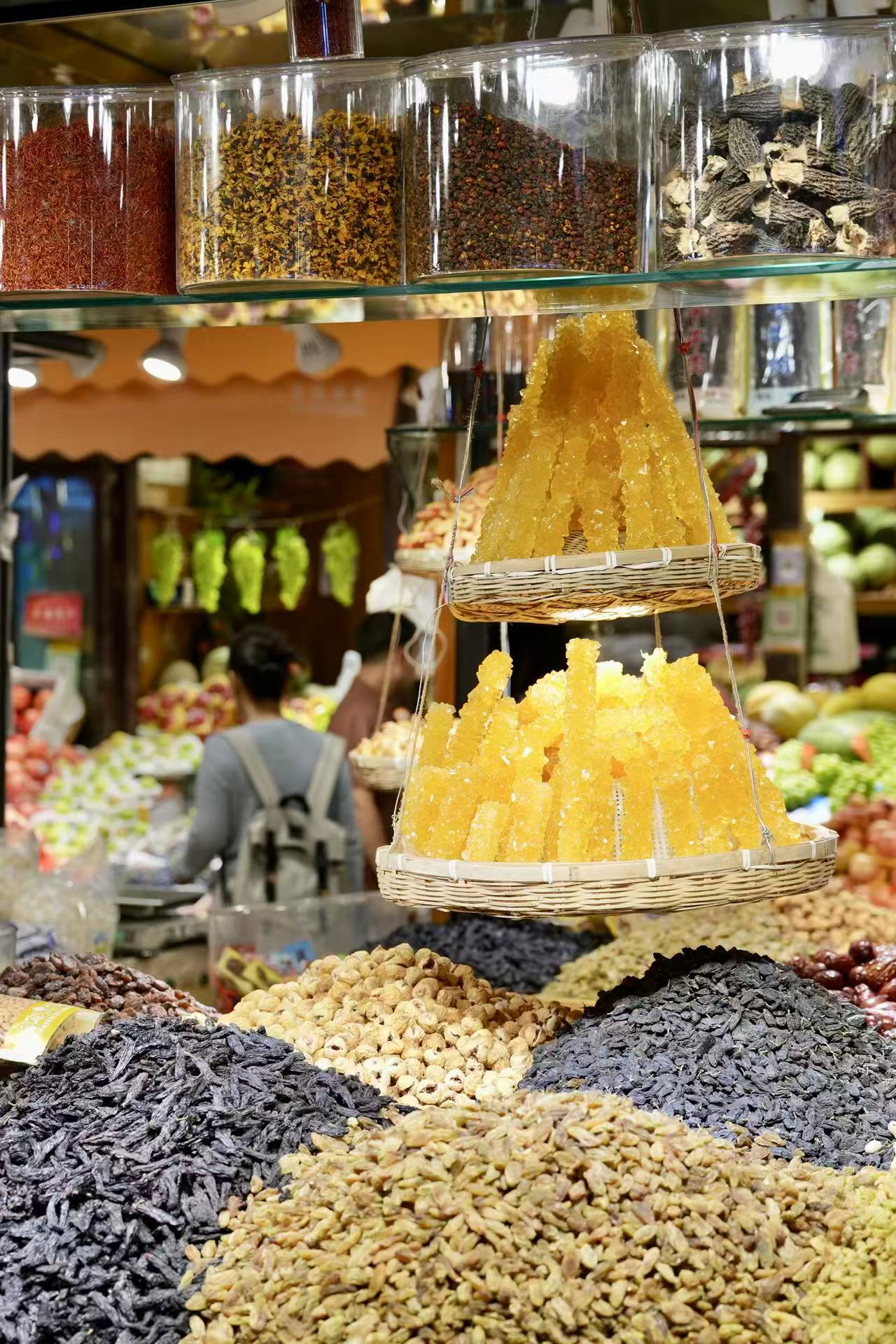 Xinjiang color palette: Exploring vibrant markets of Urumqi