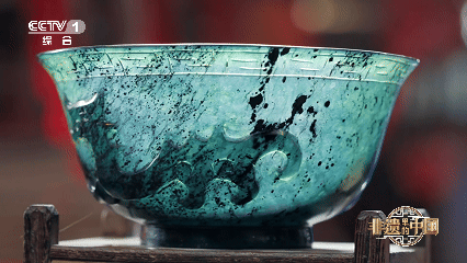 A screenshot shows the luminous cup carving /CMG