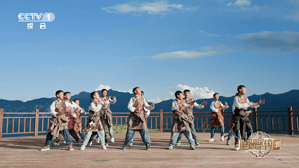 A screenshot shows the Guozhuang dance /CMG