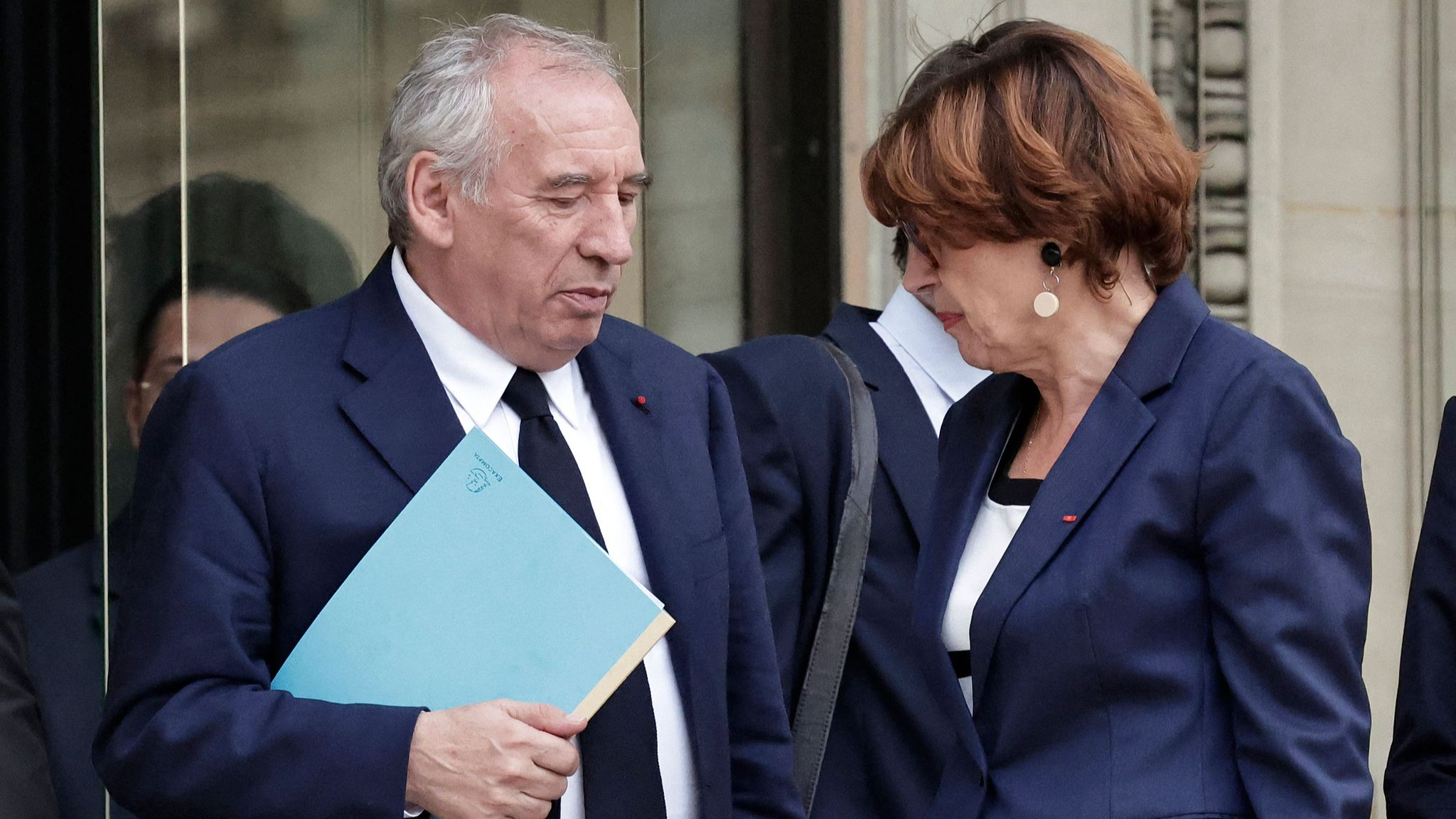 French parliament ousts prime minister, deepening political crisis