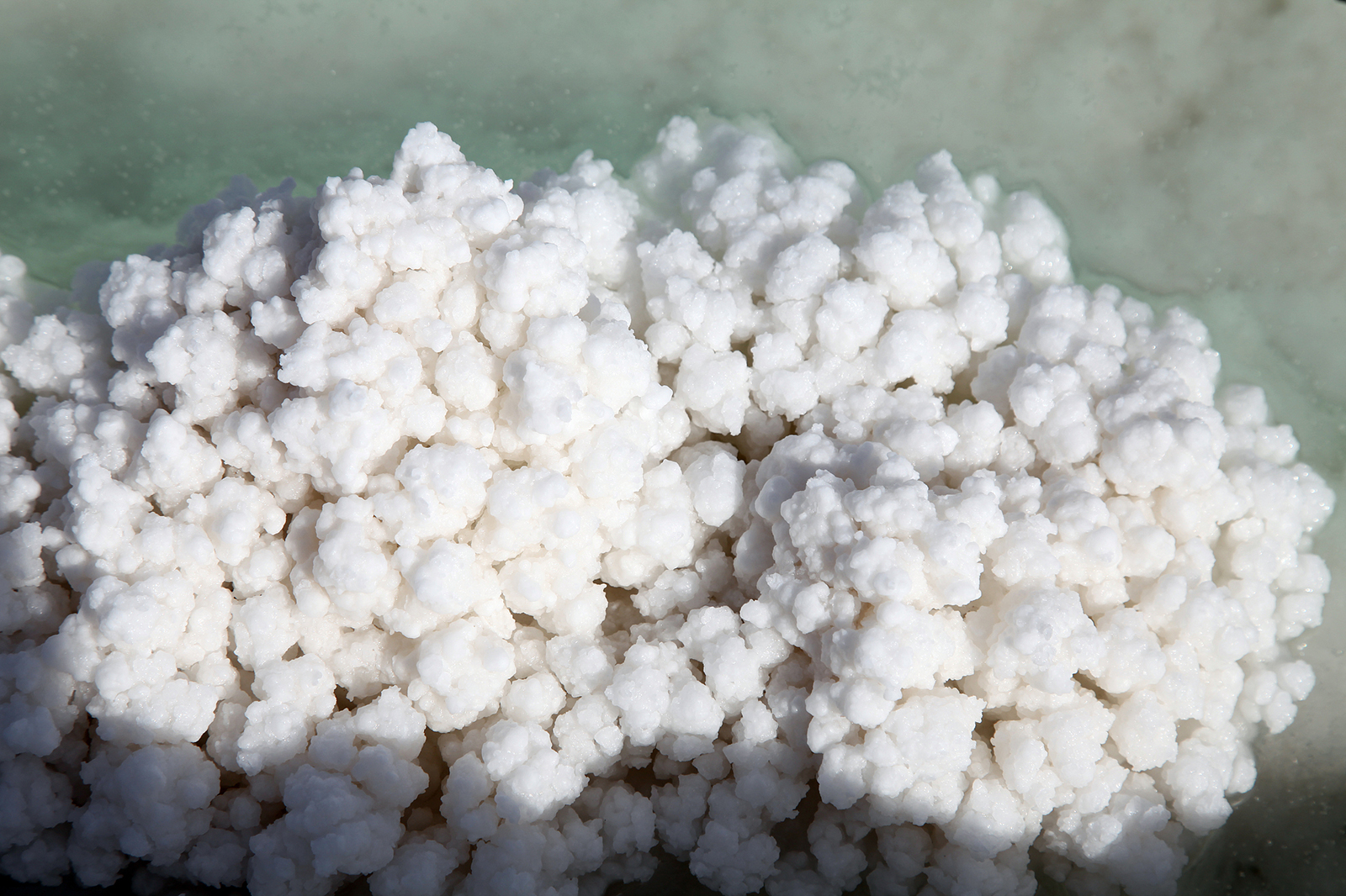 A view of the salt crystals at East Salt Lake in Xinjiang /VCG
