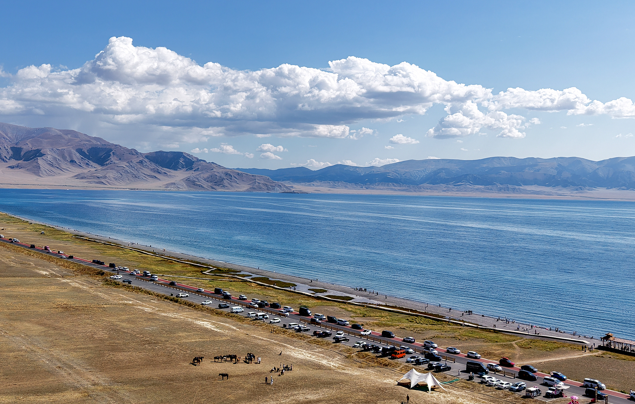 A view of Sayram Lake in Bortala Mongolian Autonomous Prefecture, northwest China's Xinjiang Uygur Autonomous Region, from the Songshutou observation deck, August 23, 2025. /VCG