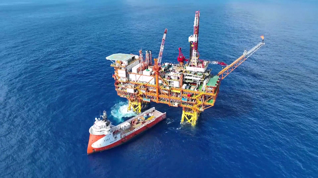 An aerial shots of the Enping 15-1 oil platform. /VCG
