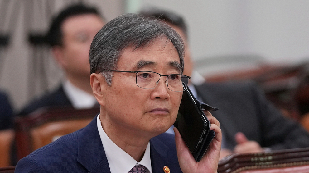 South Korean Foreign Minister Cho Hyun holds his mobile phone before a session of the Foreign Affairs and Unification Committee at the National Assembly in Seoul, South Korea, September 8, 2025. /VCG