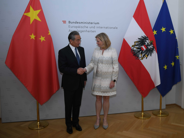 Chinese Foreign Minister Wang Yi shakes hands with Austrian counterpart Beate Meinl-Reisinger in Vienna, Austria, on September 12, 2025. /VCG 