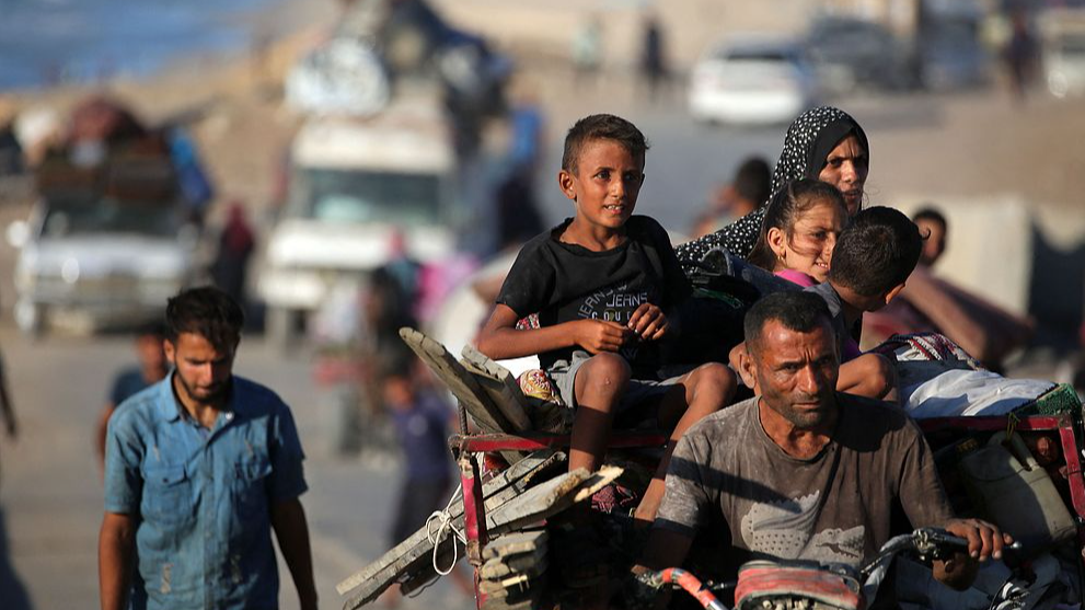Palestinians fleeing south from Gaza City, ride vehicles with their belongings, on the coastal road near the Nuseirat refugee camp in the central Gaza Strip, September 12, 2025. /VCG