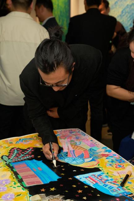 Guests at the Paris exhibition jointly 