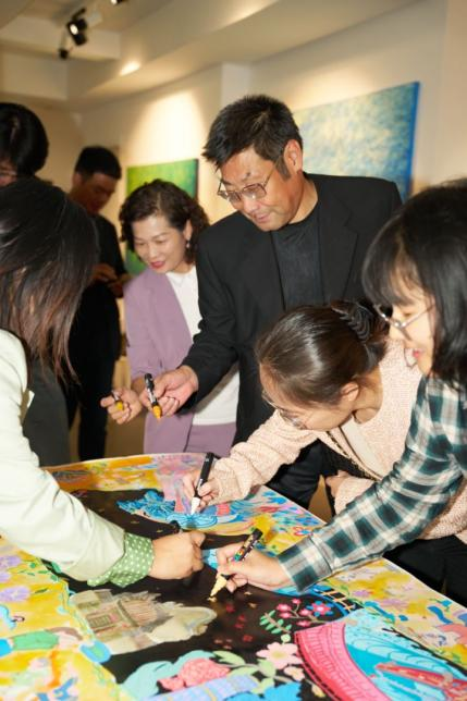 Guests at the Paris exhibition jointly 