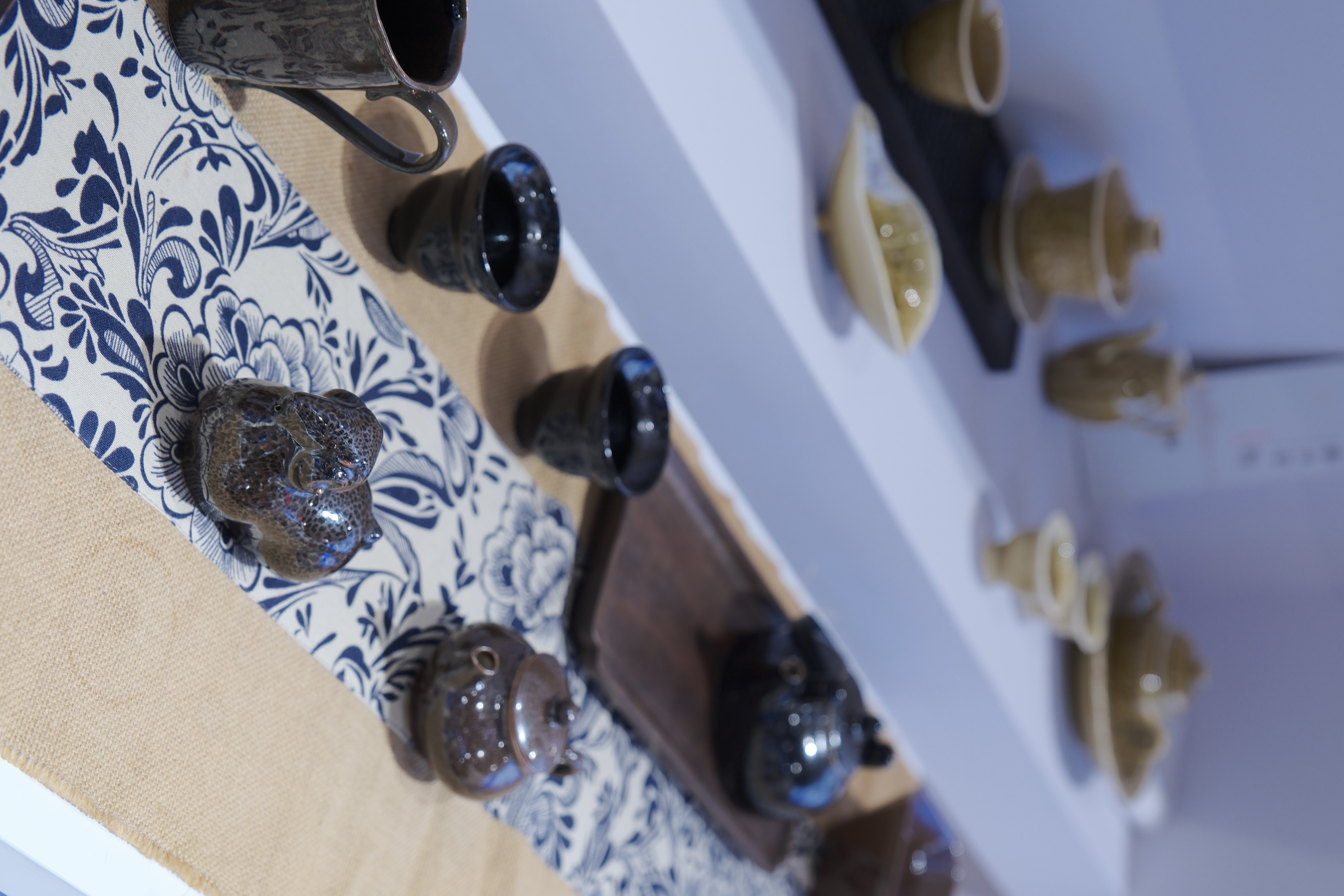 Shouzhou Kiln ceramics, glazed in yellow from Huai River clay and purple from Mount Zijin stone, embody the union of earth and fire. /CGTN