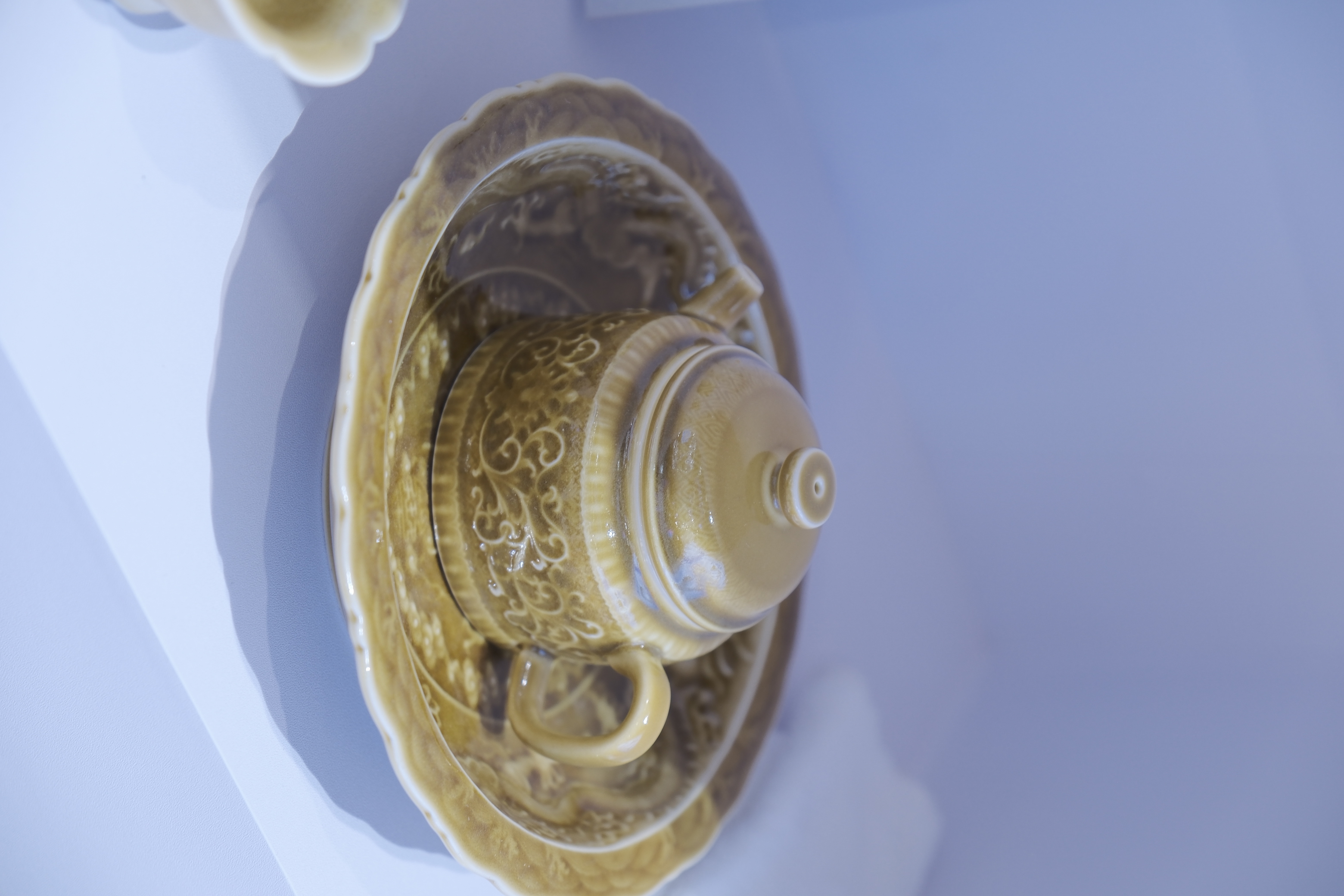 Shouzhou Kiln ceramics, glazed in yellow from Huai River clay and purple from Mount Zijin stone, embody the union of earth and fire. /CGTN