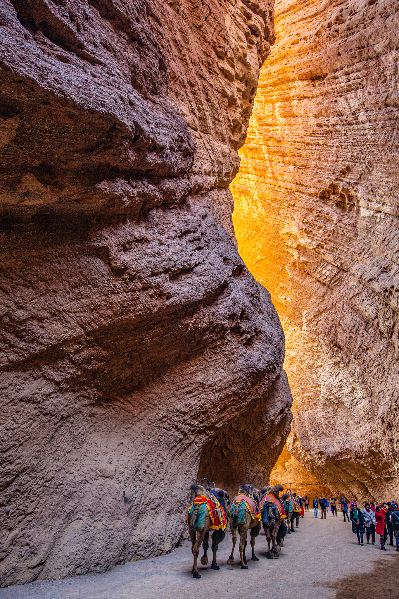 Xinjiang color palette: Dive into the mysterious canyon in Aksu