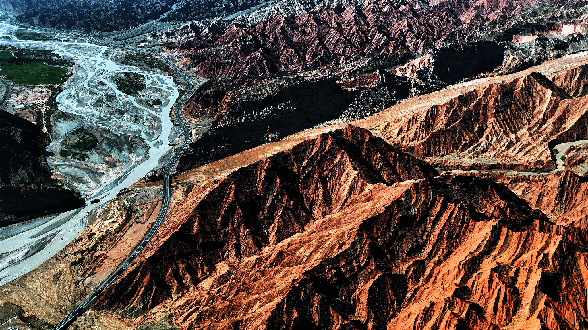 Xinjiang color palette: Dive into the mysterious canyon in Aksu