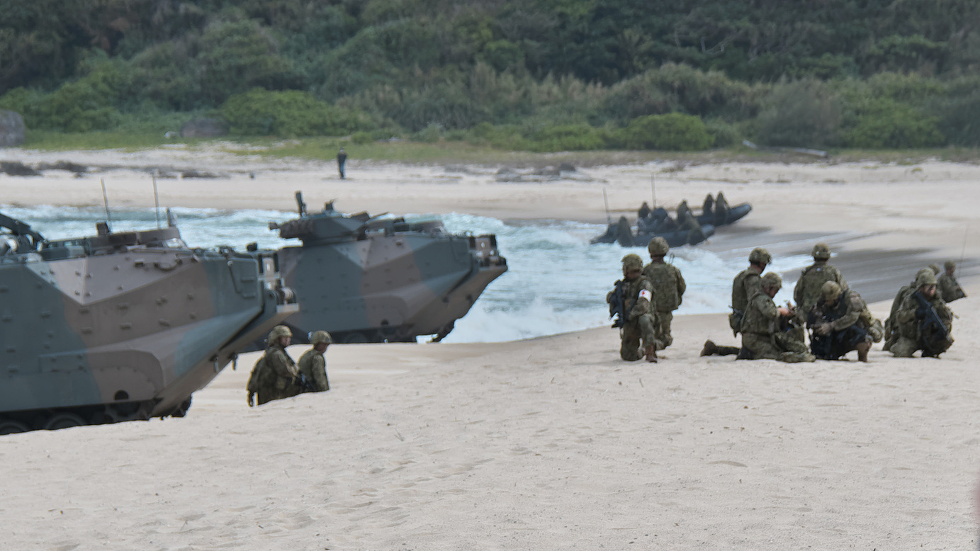 Members of Japan Ground Self-Defense Force's Amphibious Rapid Deployment Brigade landing during the joint military exercise Iron Fist 23 with U.S. Marines at Manda Beach, Tokunoshima Island, Japan, March 3, 2023. /VCG