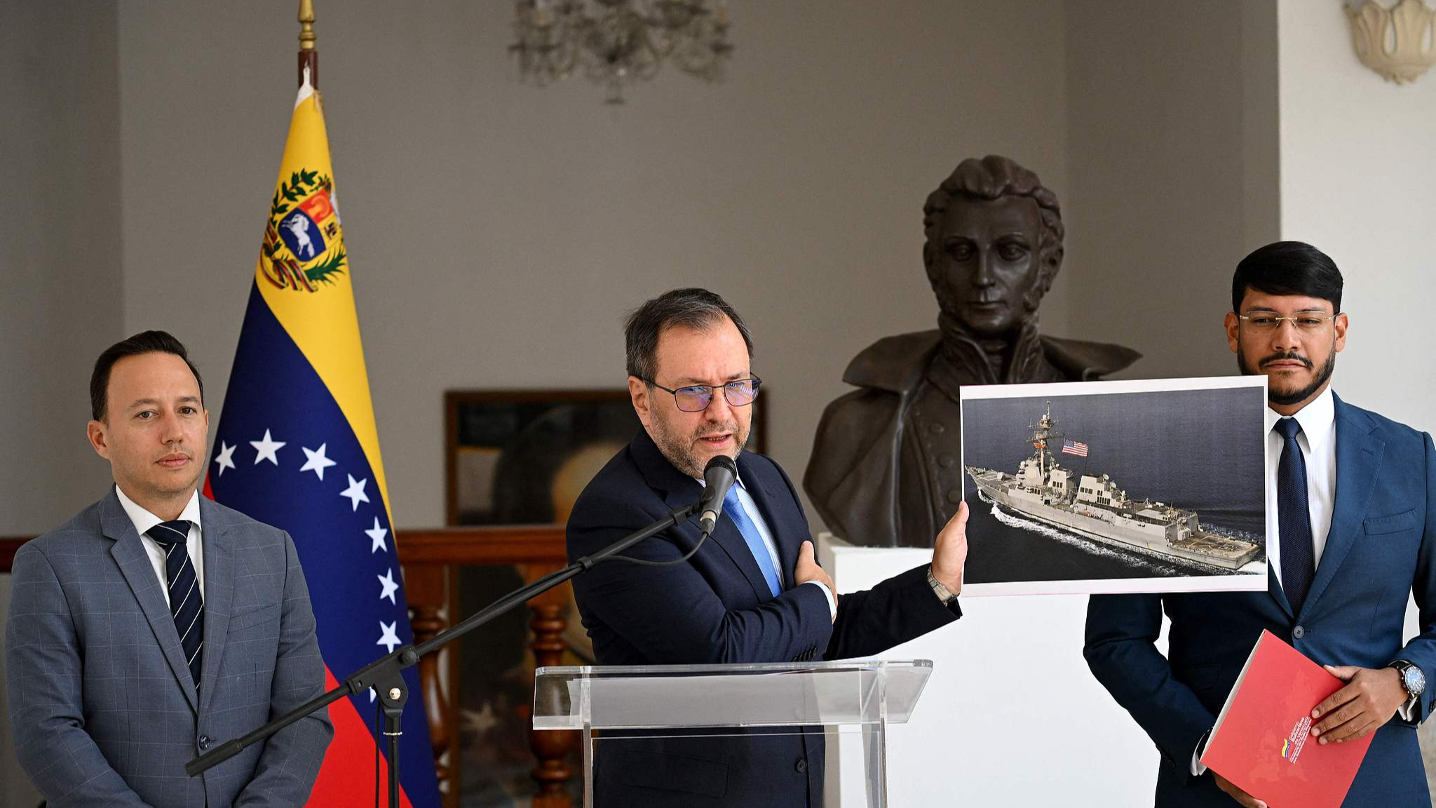 Venezuela's Foreign Minister Yvan Gil shows a picture of a warship bearing a U.S. flag during a press conference at the Ministry of Foreign Affairs in Caracas, Venezuela, September 13, 2025. /VCG