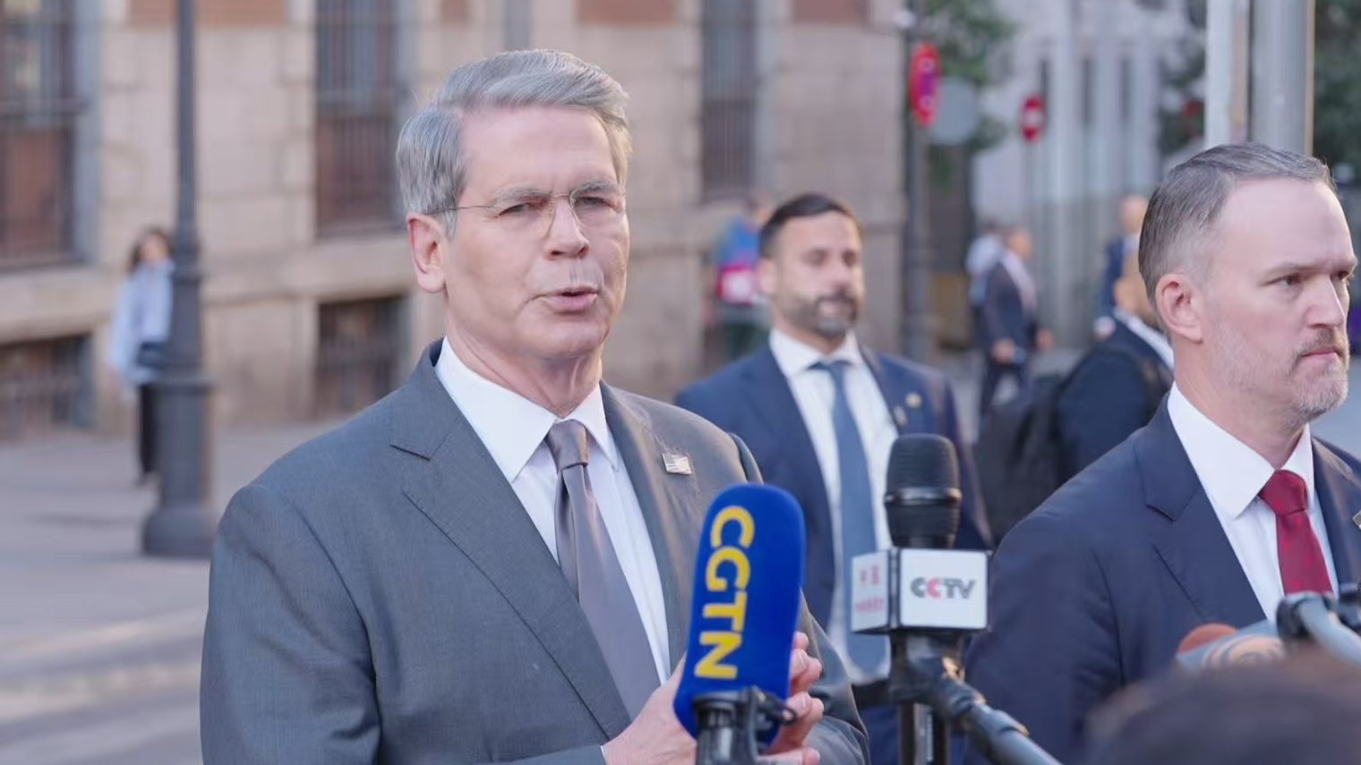 Chinese, U.S. teams reconvene for 2nd day of economic, trade talks in Madrid