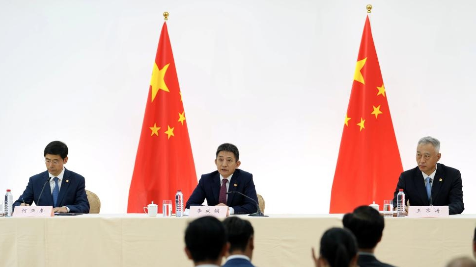 Li Chenggang (C), China international trade representative with the Ministry of Commerce and vice minister of commerce, and Wang Jingtao (R), deputy director of the Cyberspace Administration of China, attend a press conference chaired by Ministry of Commerce spokesperson He Yadong in Madrid, Spain, September 15, 2025. /Xinhua