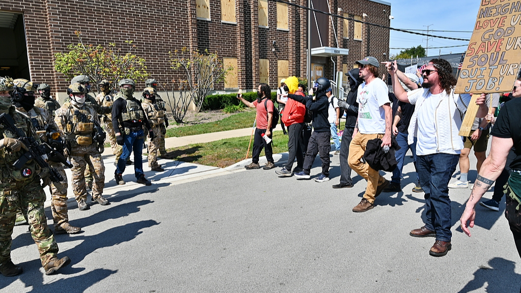 Federal police officers stand outside an immigration processing center as demonstrators protest in Broadview, Illinois, United States, September 12, 2025. /VCG