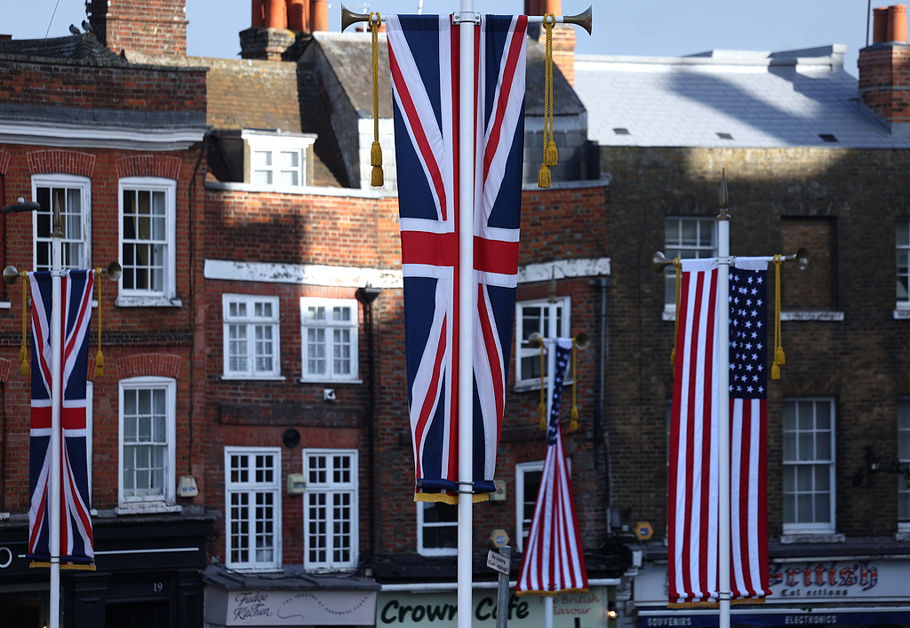 UK and U.S. flags are flown in Windsor, where U.S. President Donald Trump will stay on his official state visit to the UK, in Windsor, UK, September 15, 2025. /CFP