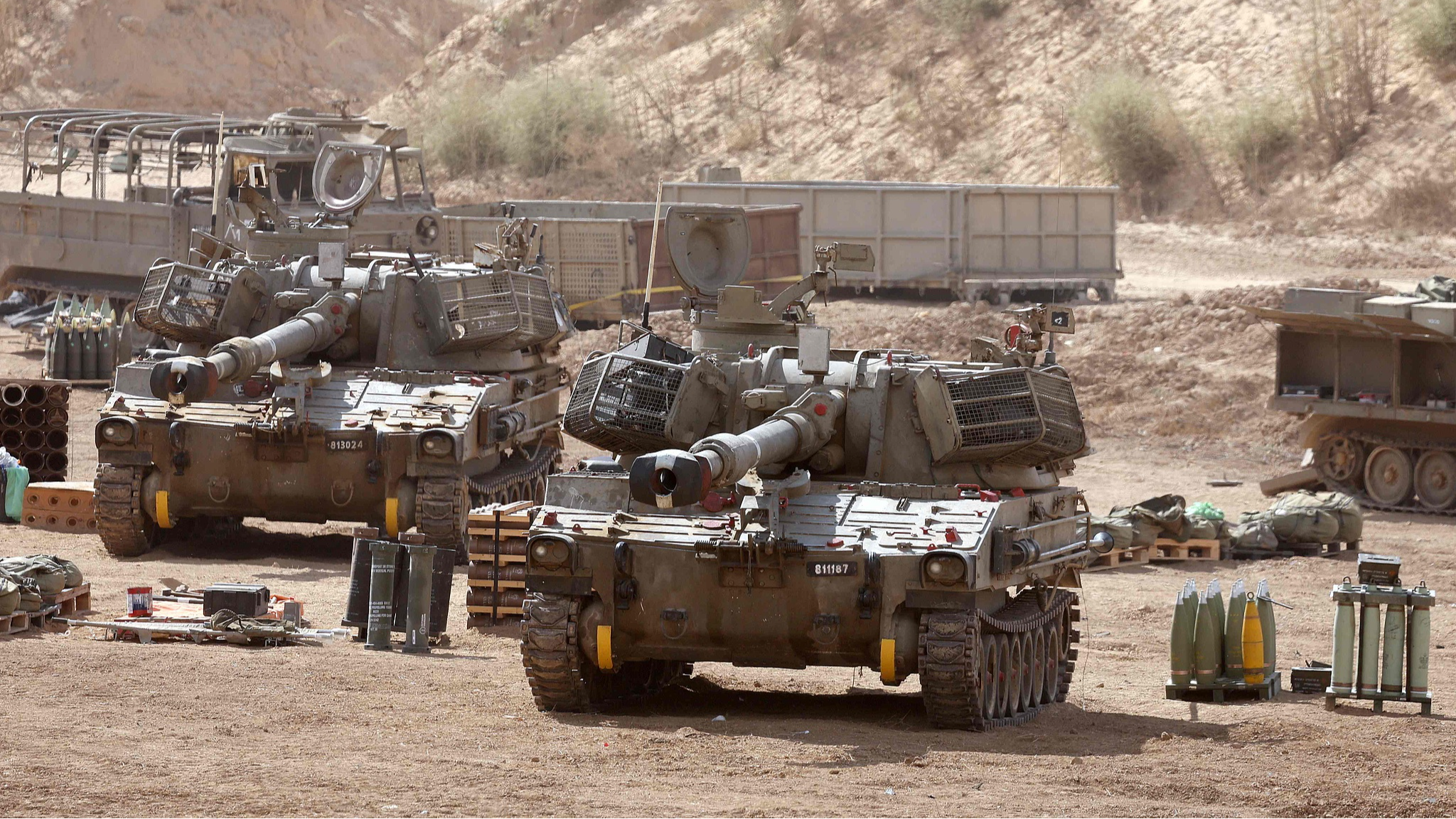 Israeli artillery vehicles deploy at Israel's border with the Gaza Strip on September 19, 2025. /VCG
