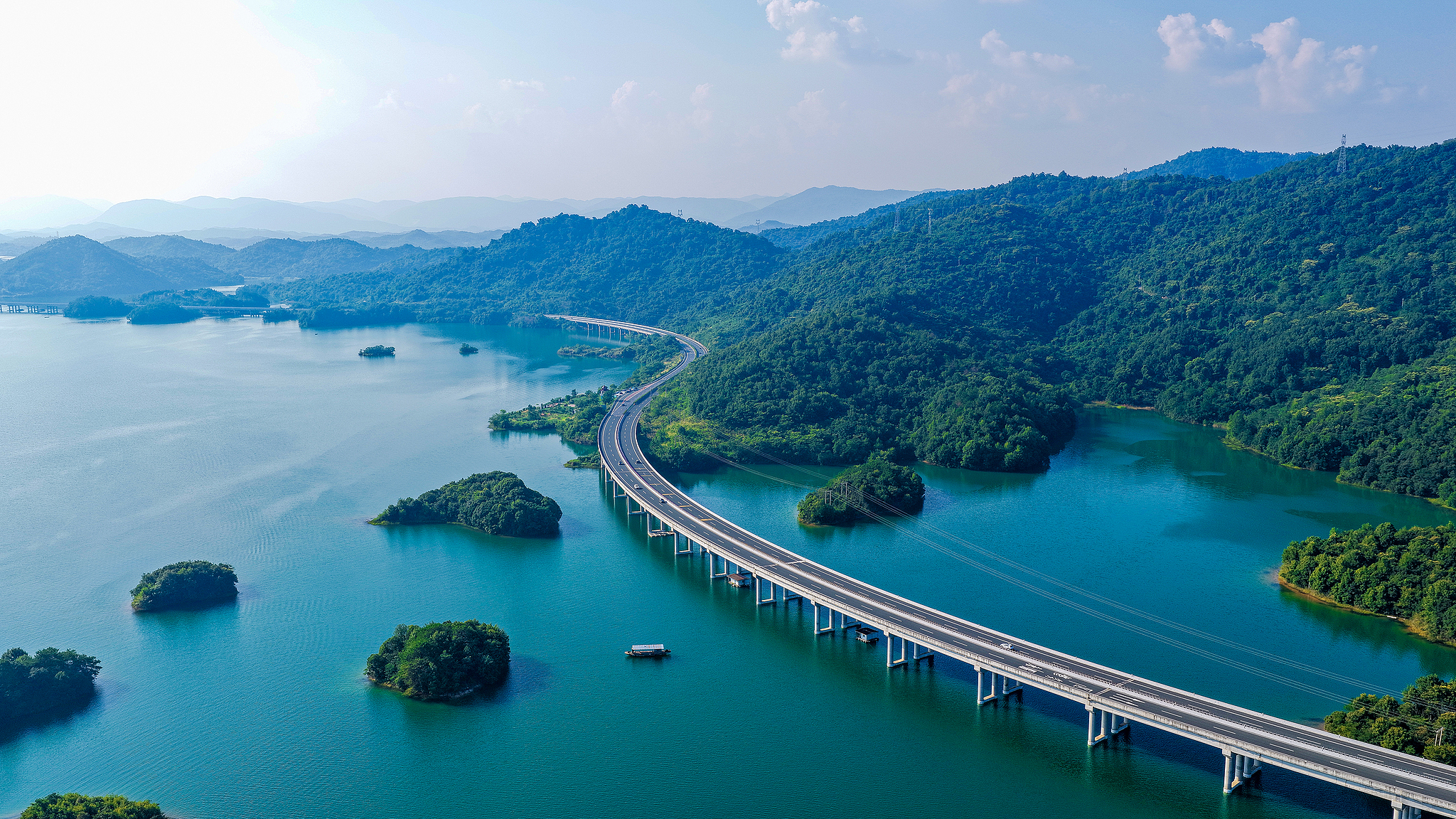 Live: Experiencing the serenity of Lushan West Sea in Jiangxi Province