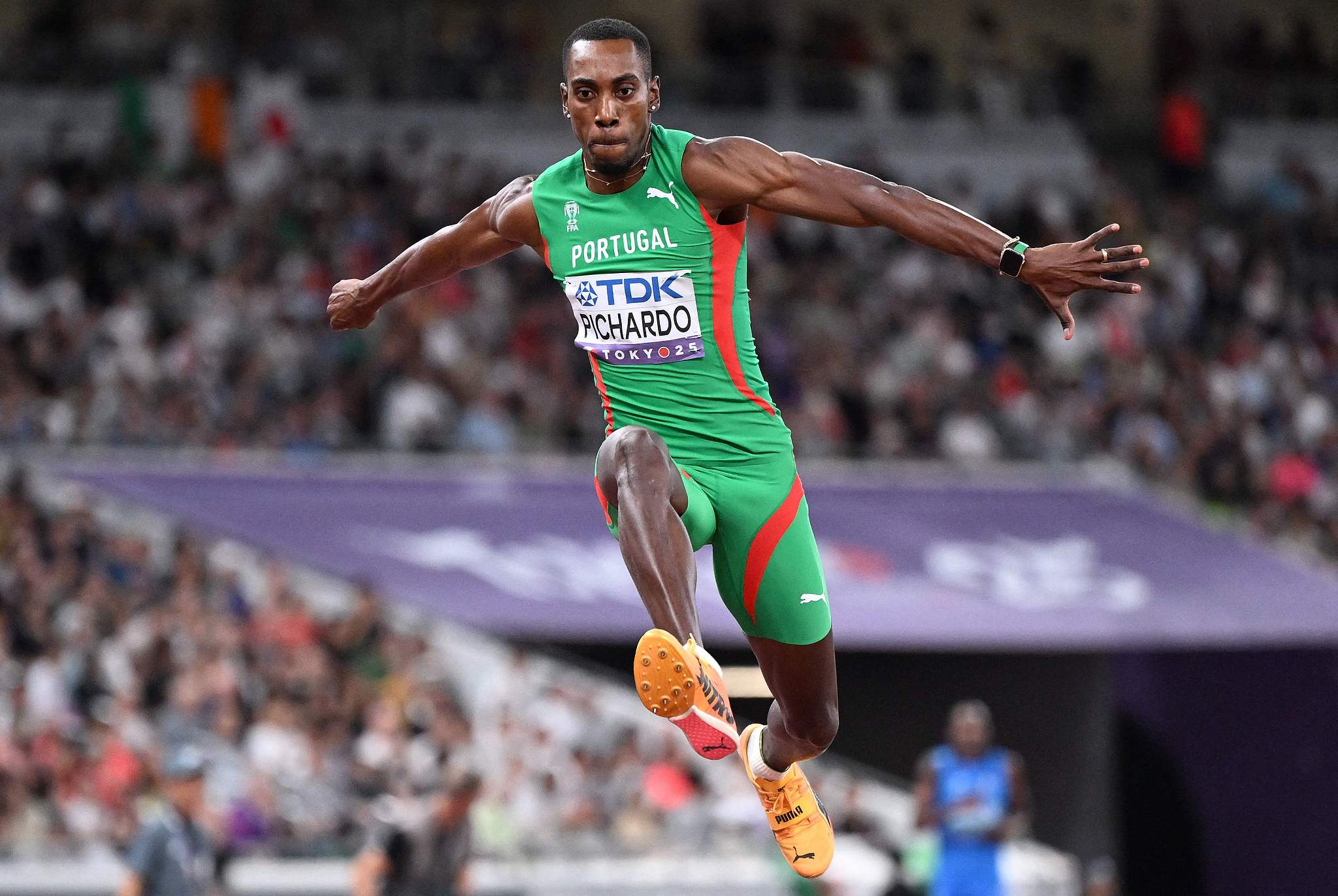 El medallista de oro Pedro Pichado de Portugal compite en los hombres