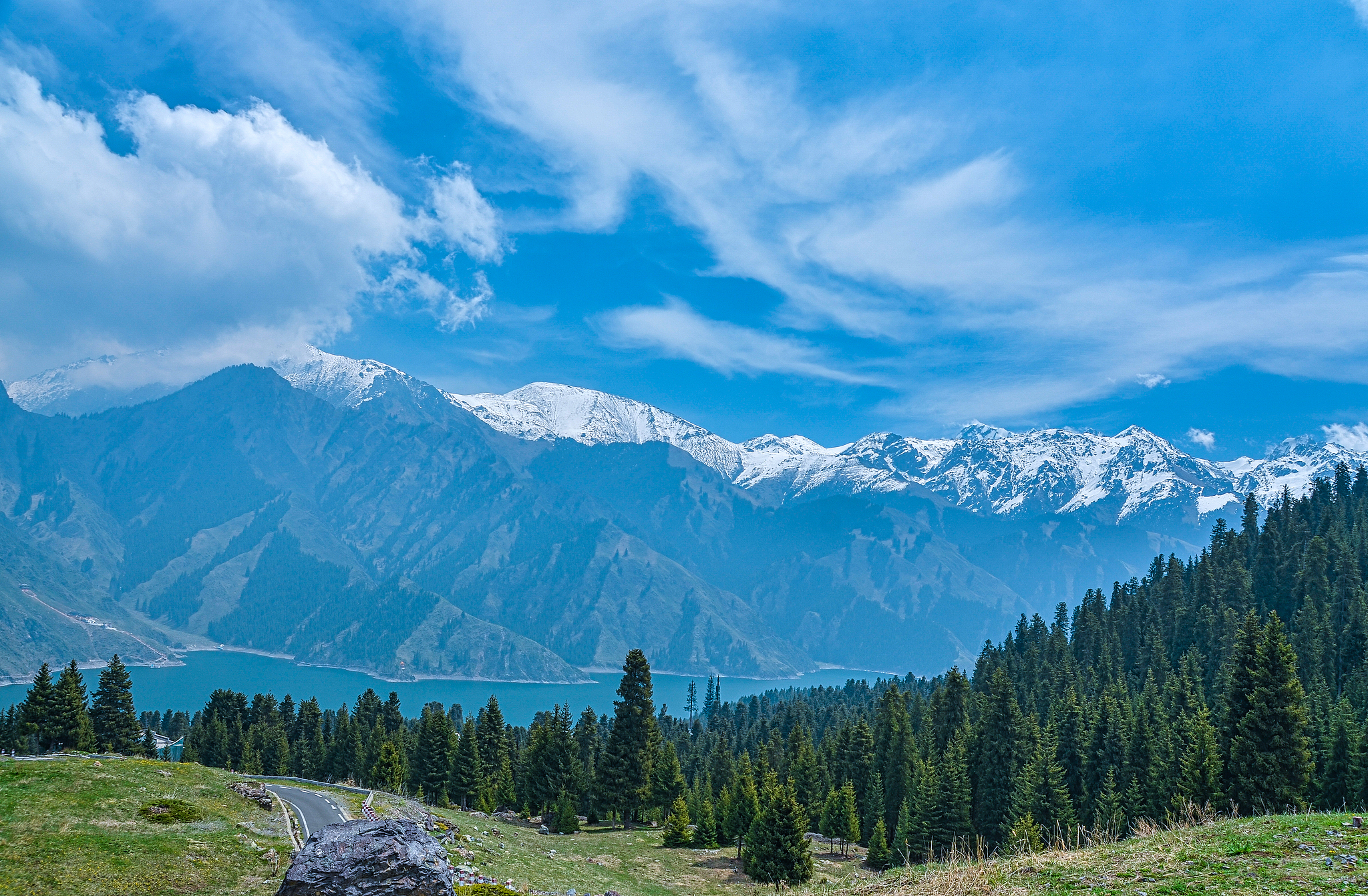 Xinjiang color palette: Embracing the serenity of Tianchi Lake