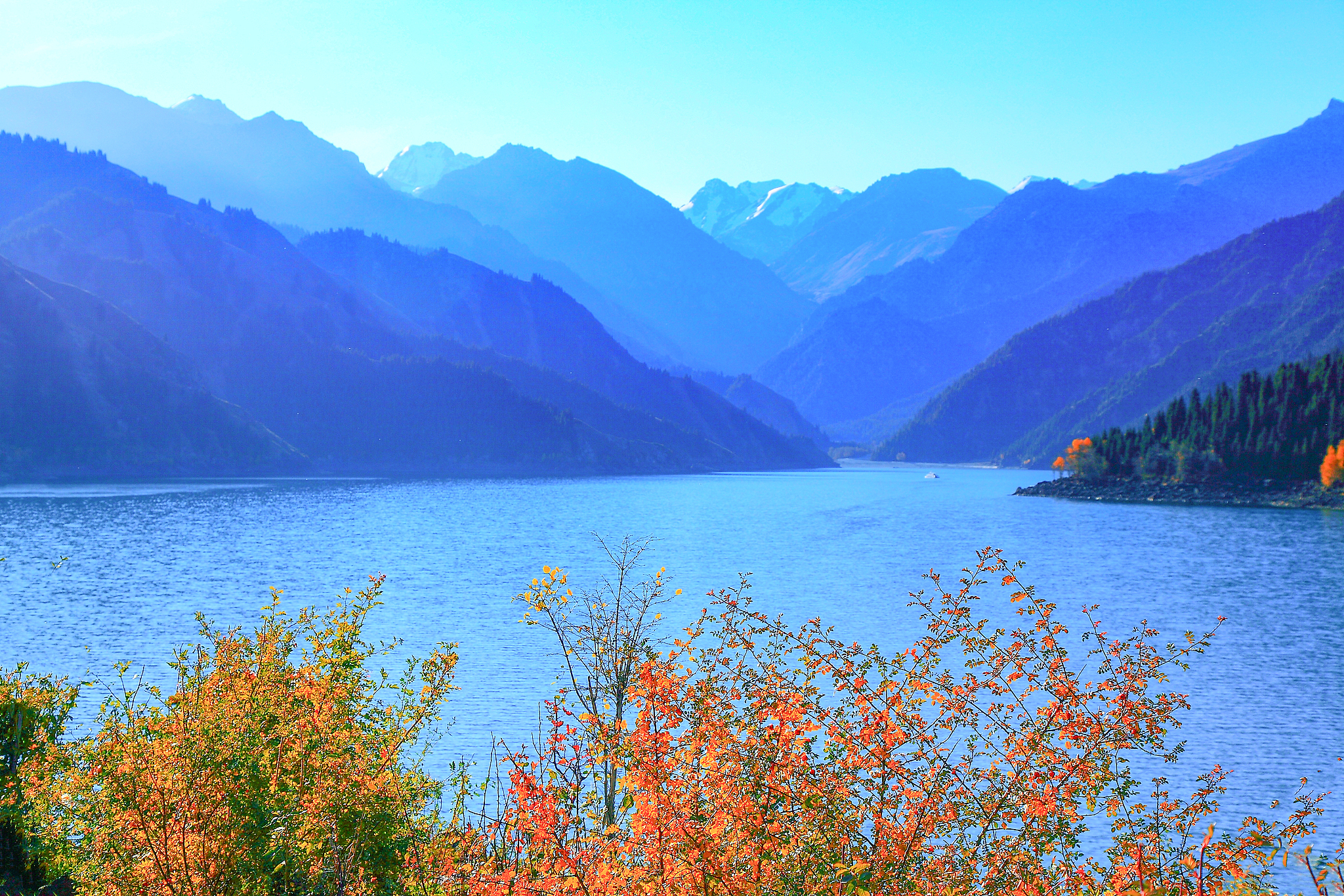 Xinjiang color palette: Embracing the serenity of Tianchi Lake