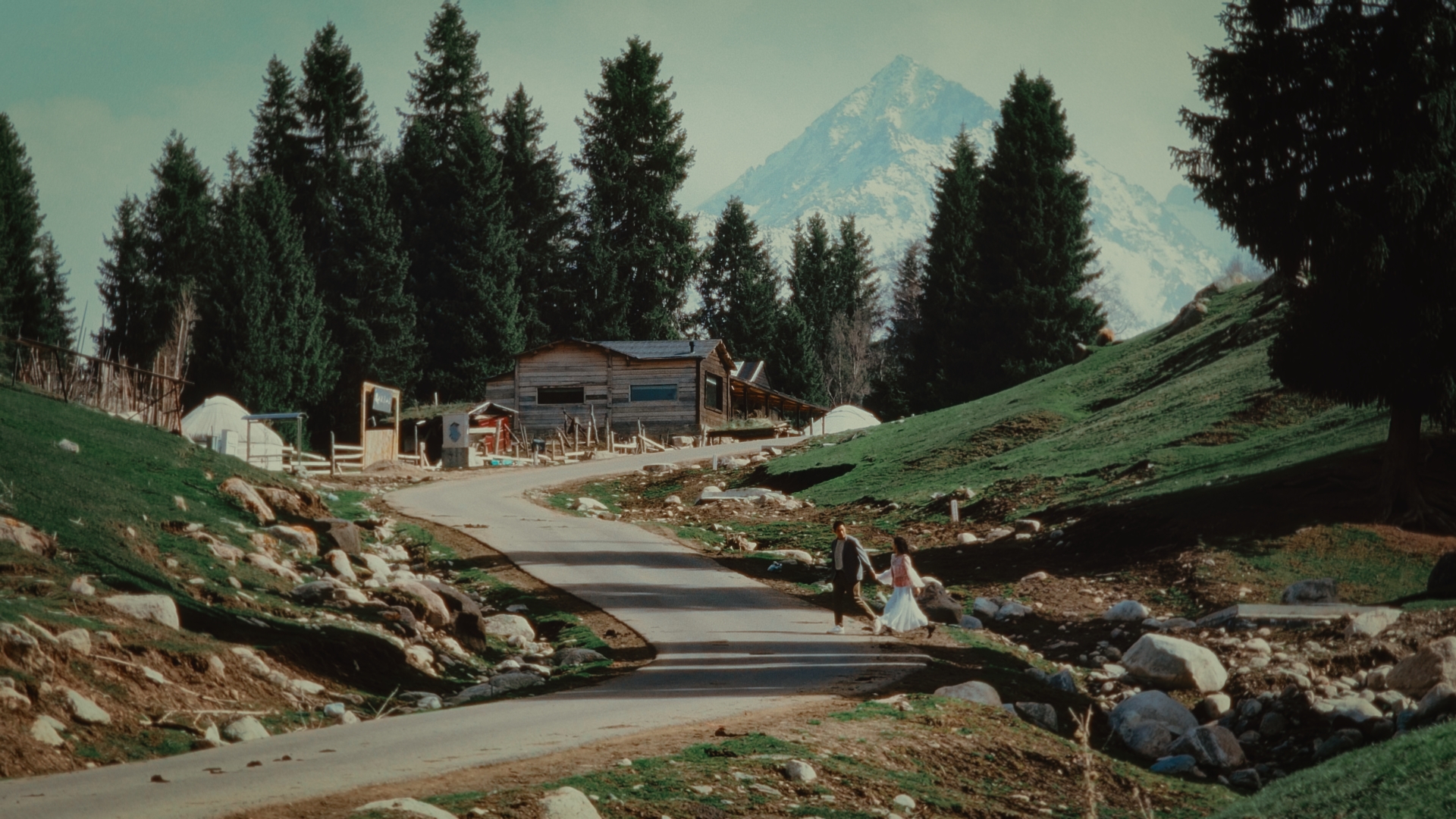 Talk Xinjiang｜Banquet in Huanghuang Village