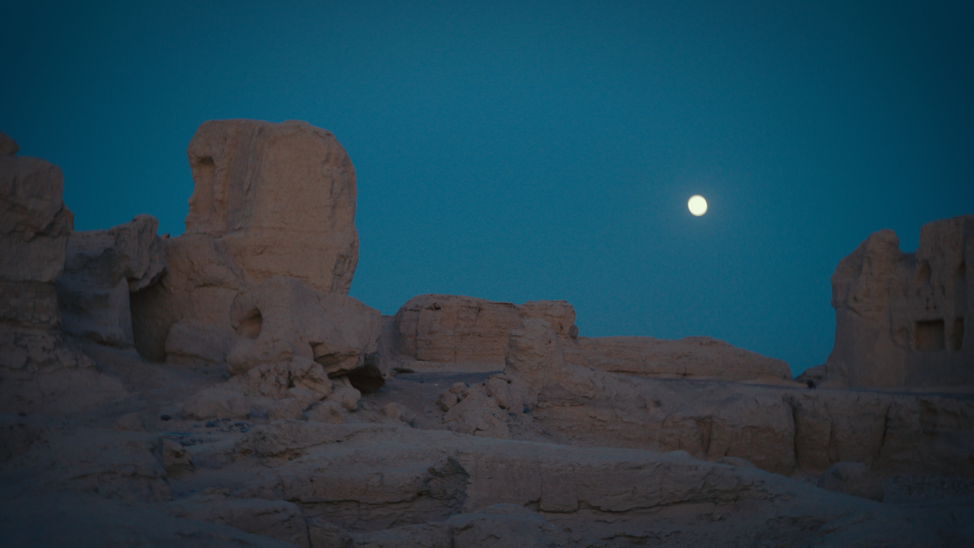 Talk Xinjiang｜The Blue-tinted Jiaohe Ancient City