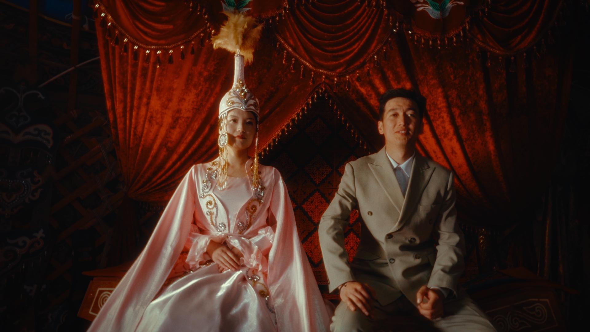 Talk Xinjiang｜Wedding Banquet Surrounded by Snow-capped Mountains