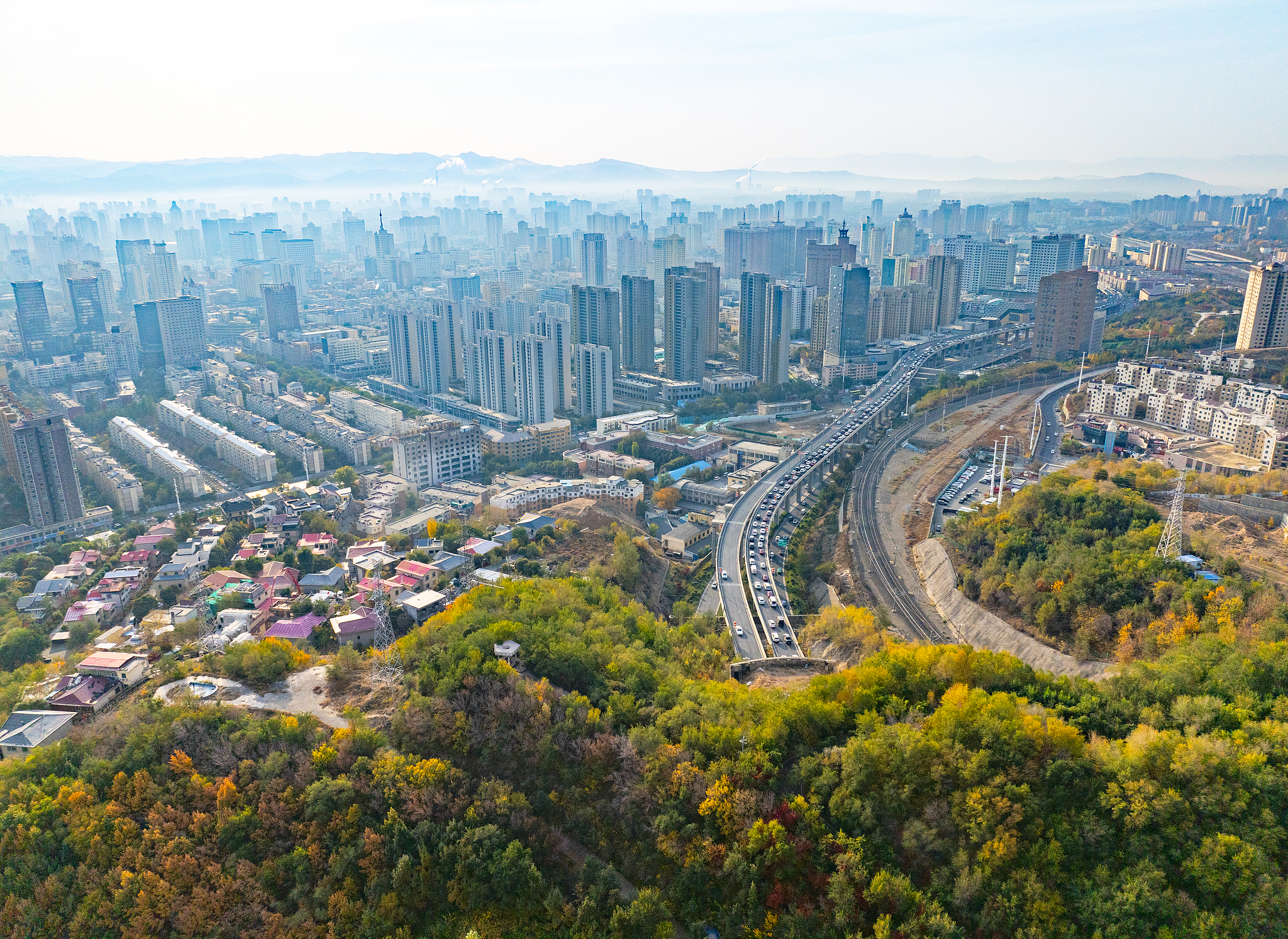 The city view of Urumqi, Xinjiang Uygur Autonomous Region, northwest China, October 14, 2024. /VCG