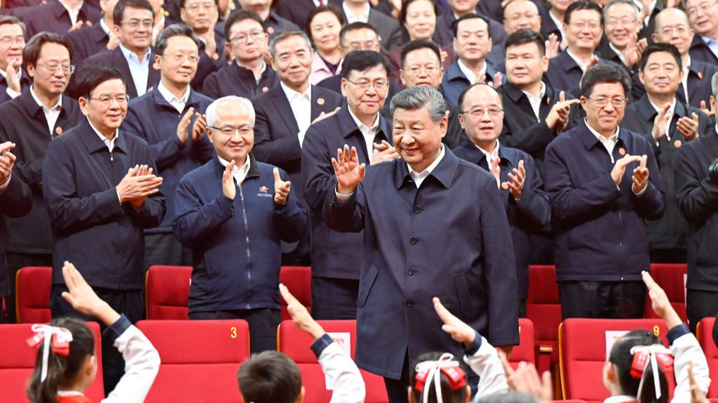 Xi attends Xinjiang Uygur Autonomous Region founding anniversary gala