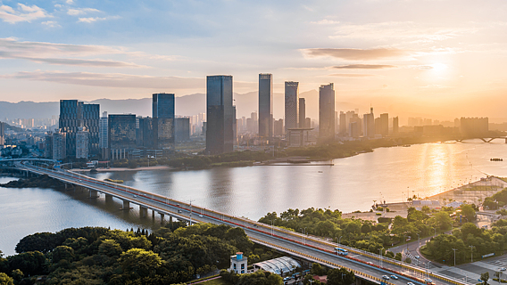 Live: Encountering the charm of Fuzhou, the city of banyan trees