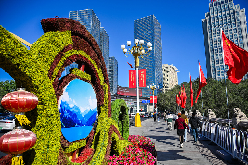 A festive atmosphere is brimming as flower beds and red flags can be seen everywhere on the streets to celebrate the region's 70th founding anniversary in Urumqi, northwest China's Xinjiang Uygur Autonomous Region, September 22, 2025. /CFP